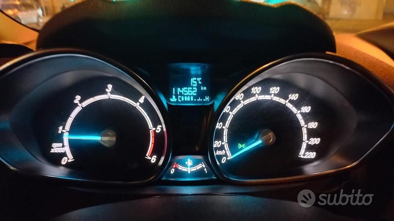 Usata Ford Fiesta Titanium 75 CV (55 kW) 2016 Grigio Utilitaria