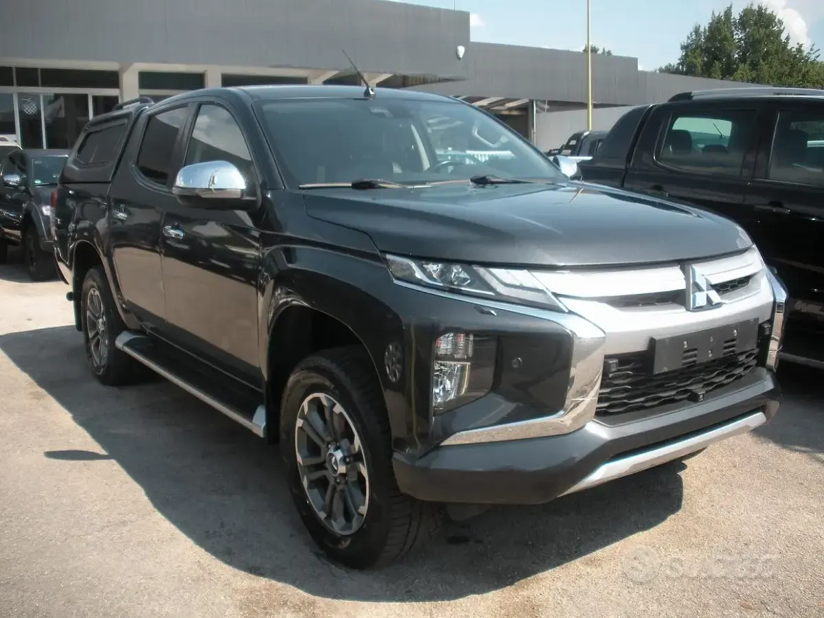 Usata Mitsubishi L200 Intense 150 CV (110 kW) 2022 Grigio Pick-up