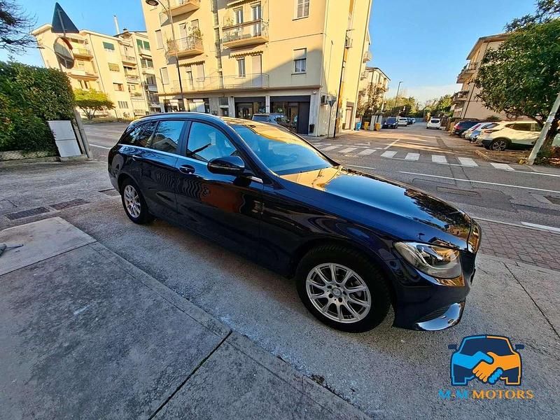 Usata Mercedes C200 136 CV (100 kW) 2016 Blu/azzurro Station wagon