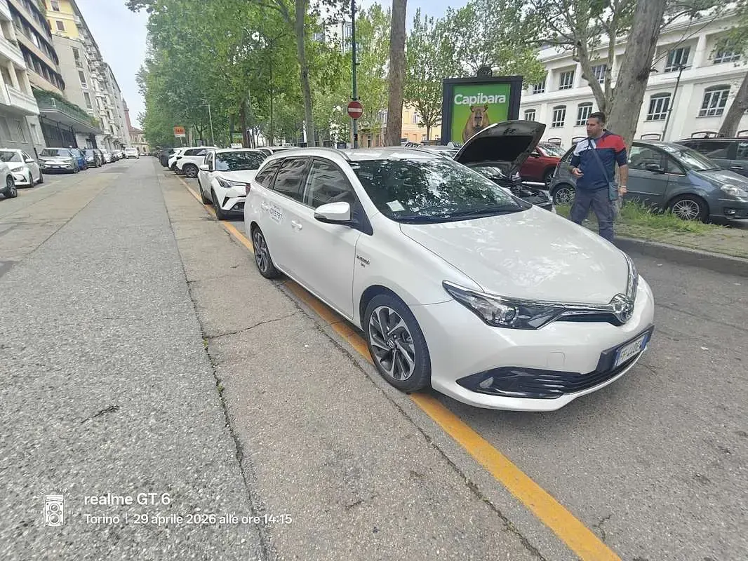 Gebraucht Toyota Auris Hybrid Lounge 99 PS (72 kW) 2016 Kombi