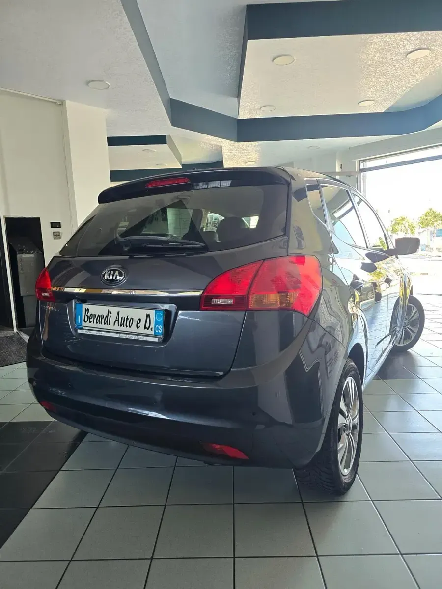 Usata Kia Venga 89 CV (65 kW) 2016 Grigio Utilitaria