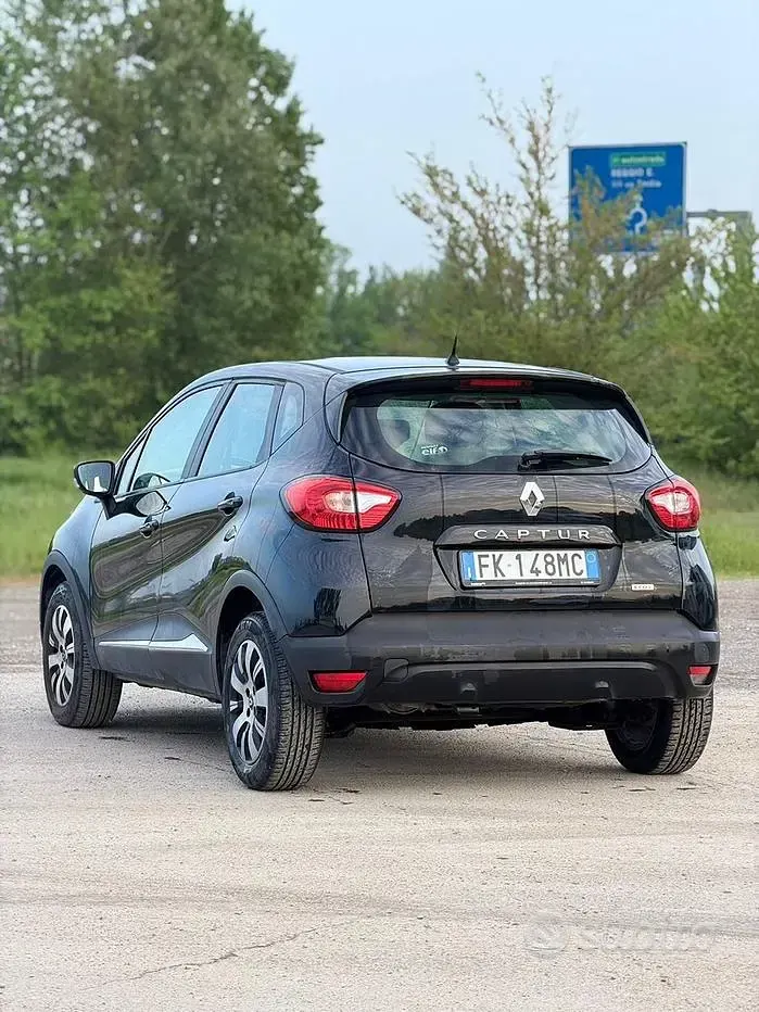 Usata Renault Captur 90 CV (66 kW) 2017 Nero SUV