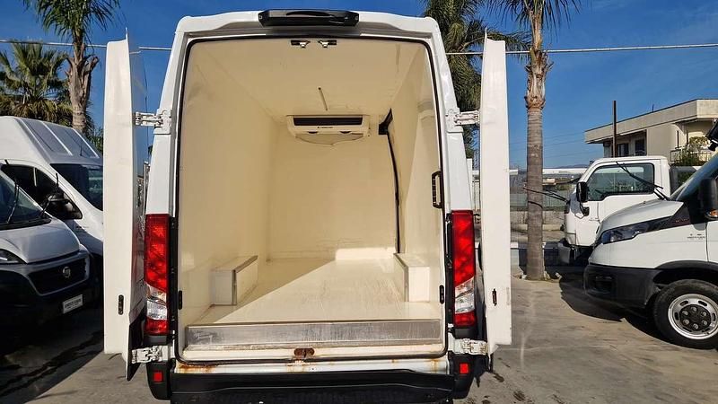 Usata Iveco Daily 140 CV (102 kW) 2018 Bianco Furgone
