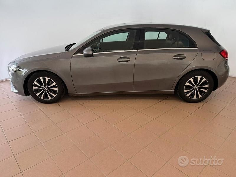 Usata Mercedes A180 Business 115 CV (84 kW) 2021 Grigio Berlina