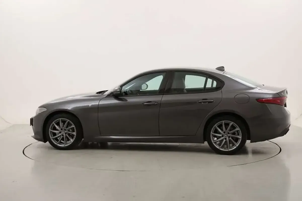 Usata Alfa Romeo Giulia 209 CV (153 kW) 2023 Grigio Berlina