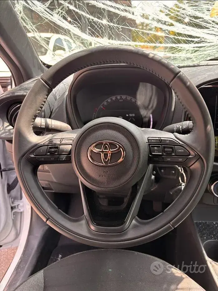 Usata Toyota Aygo 72 CV (52 kW) 2024 Bianco Utilitaria