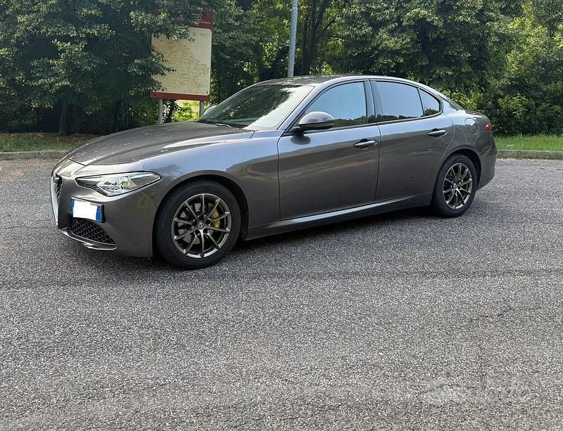 Usata Alfa Romeo Giulia 190 CV (139 kW) 2019 Grigio Berlina