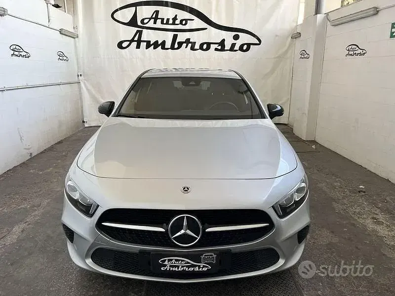 Usata Mercedes A180 Executive 116 CV (85 kW) 2023 Gray Berlina