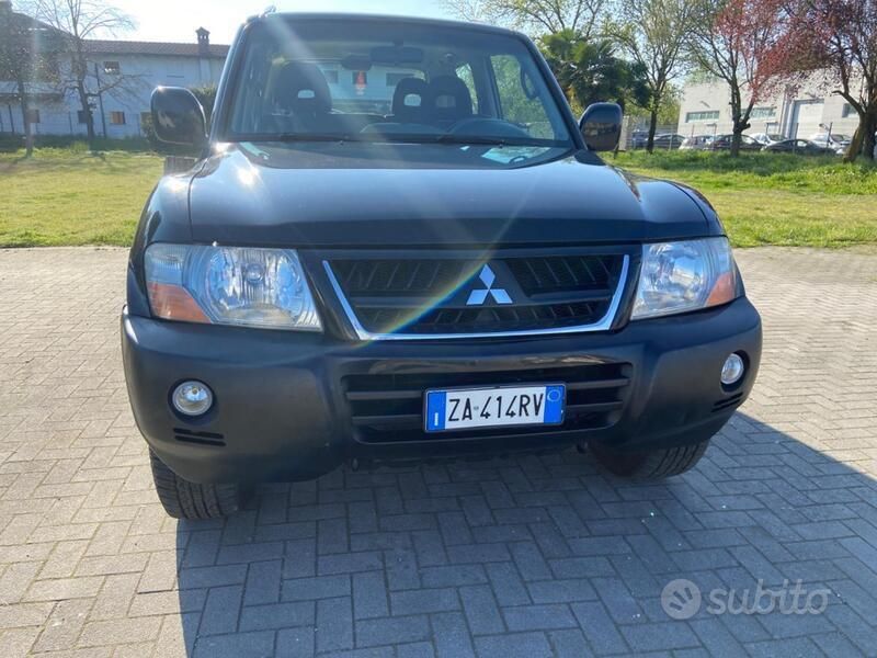 Usata Mitsubishi Pajero Instyle 115 CV (84 kW) 2005 Nero SUV