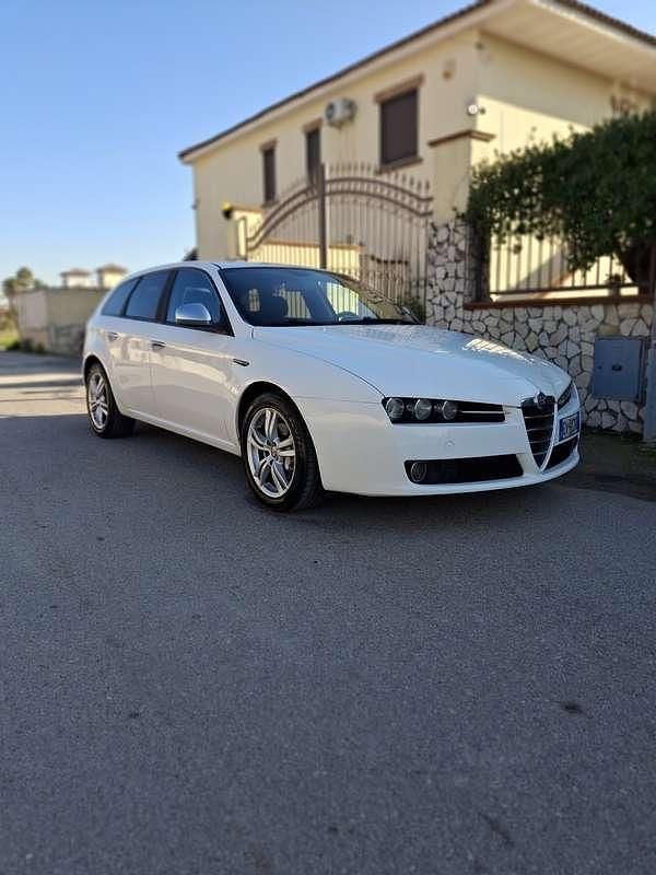 Usata 2011 Alfa Romeo 159 Progression Station wagon | 4700 € (Buon prezzo) - Immagine 1/4