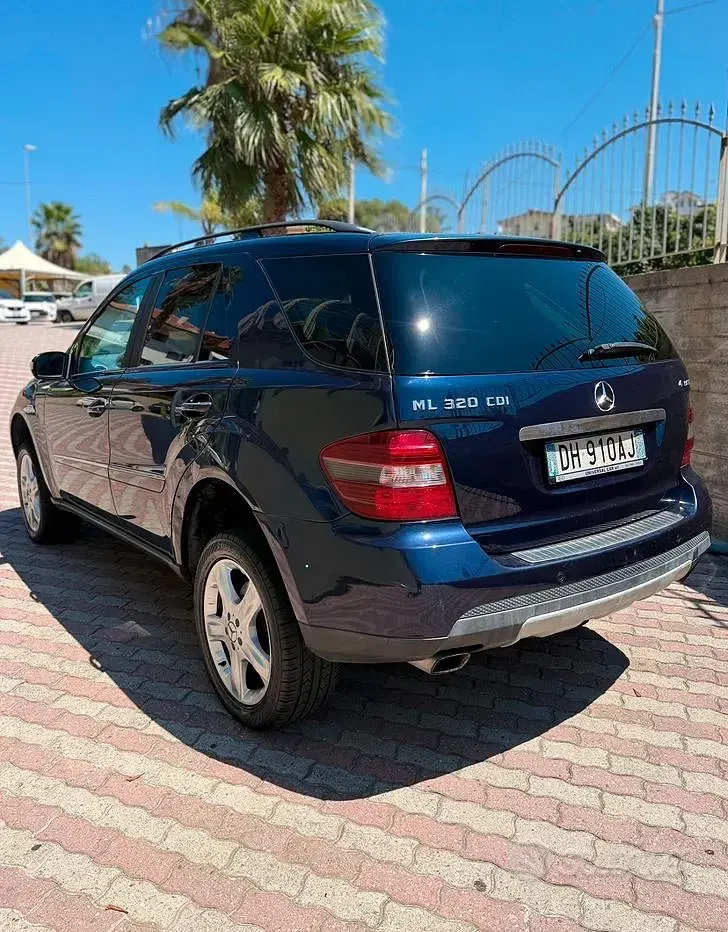 Usata Mercedes ML320 224 CV (164 kW) 2007 Bluazzurro SUV