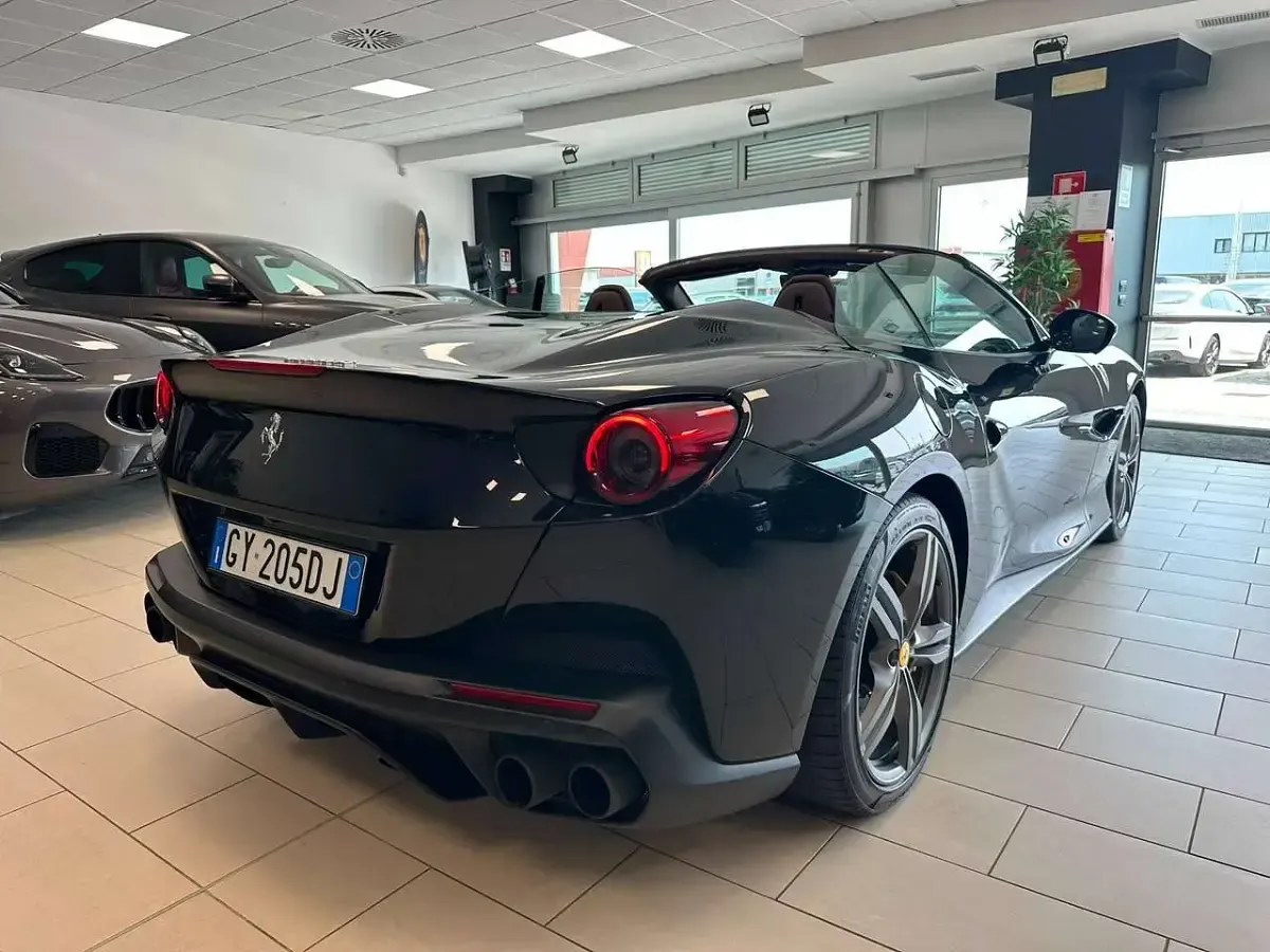Usata Ferrari Portofino 600 CV (441 kW) 2019 Nero daytona Cabrio