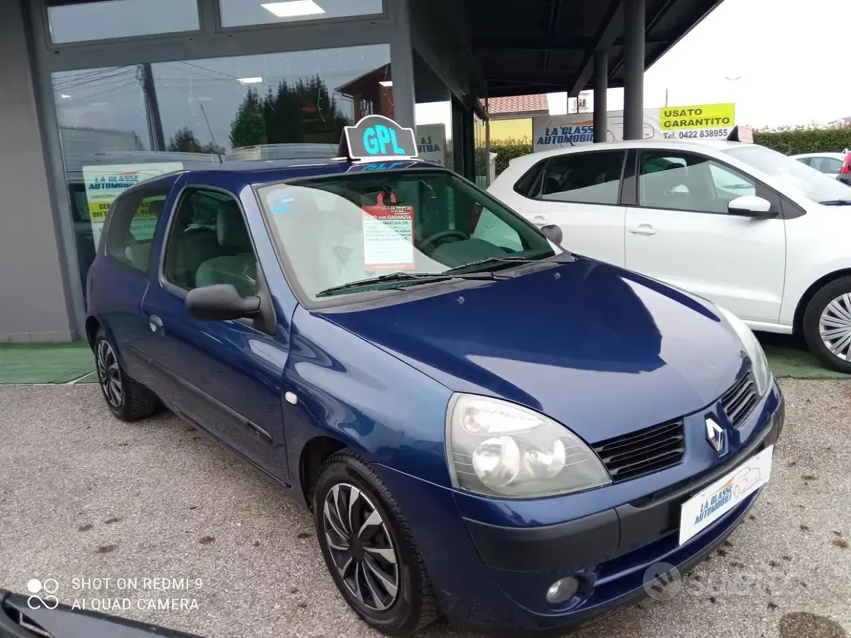 Usata Renault Clio II 58 CV (42 kW) 2006 Bluazzurro Berlina