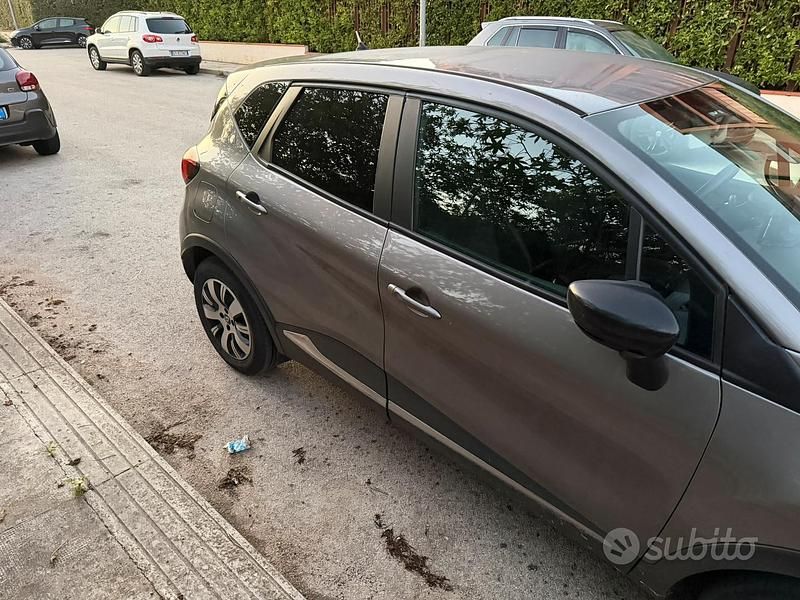 Usata Renault Captur 2018 Grigio SUV