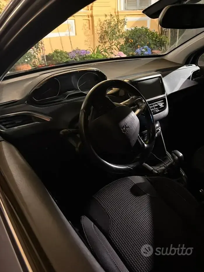 Usata Peugeot 208 75 CV (55 kW) 2016 Grigio Utilitaria