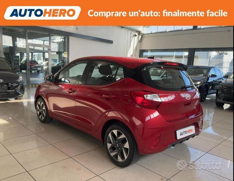 Usata Hyundai i10 67 CV (49 kW) 2023 Rosso Utilitaria