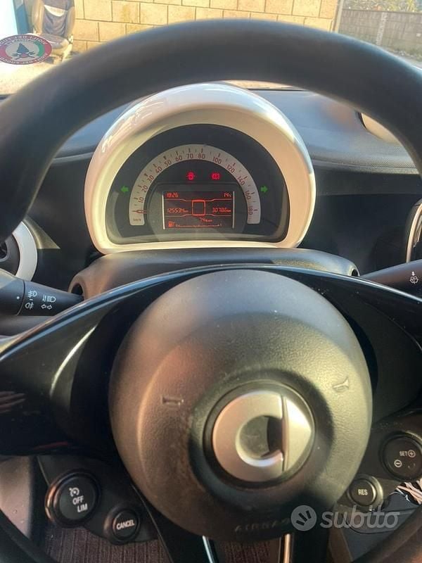 Begagnad Smart ForFour 64 HK (47 kW) 2017 Svart Halvkombi