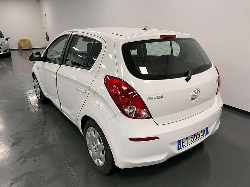 Usata Hyundai i20 Classic 84 CV (61 kW) 2015 Polar white Utilitaria