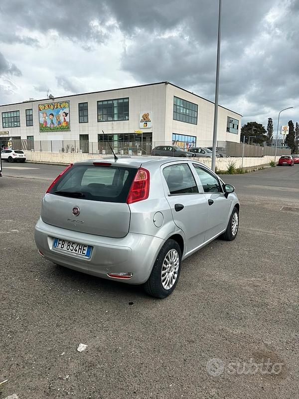 Usata Fiat Grande Punto 69 CV (50 kW) 2015 Grigio Utilitaria