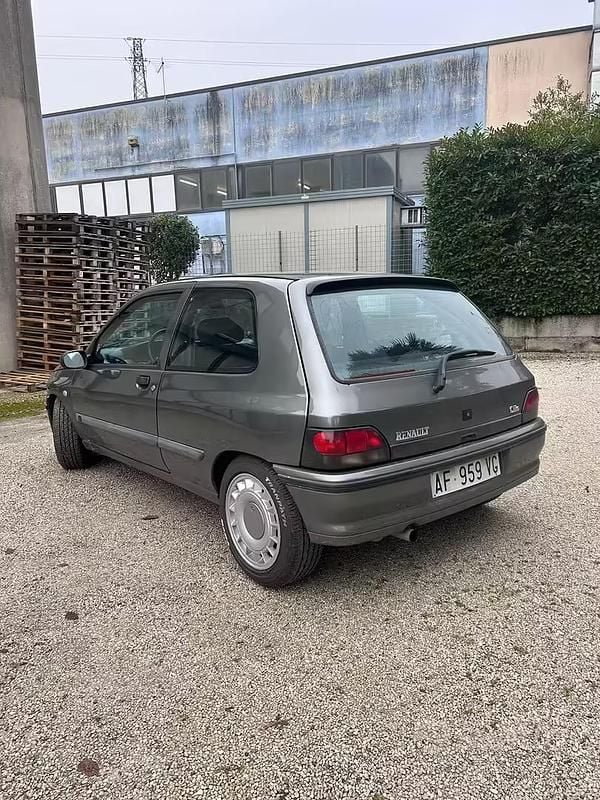 Usata Renault Clio 1995 Grigio Utilitaria