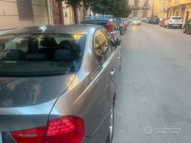 Grigio Usata 2011 BMW 320 Tre volumi | 6500 € (Cara) - Immagine 1/4