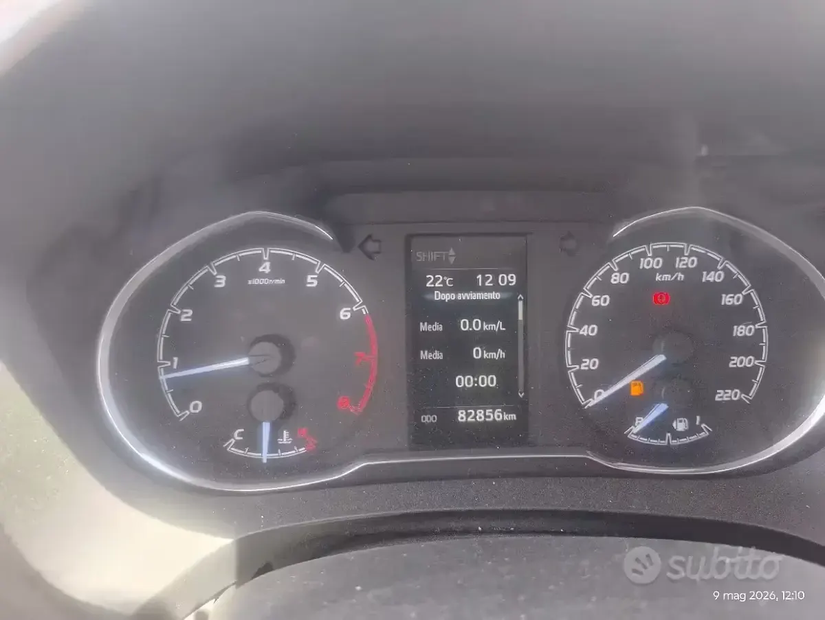 Begagnad Toyota Yaris 69 HK (50 kW) 2018 Röd Sedan