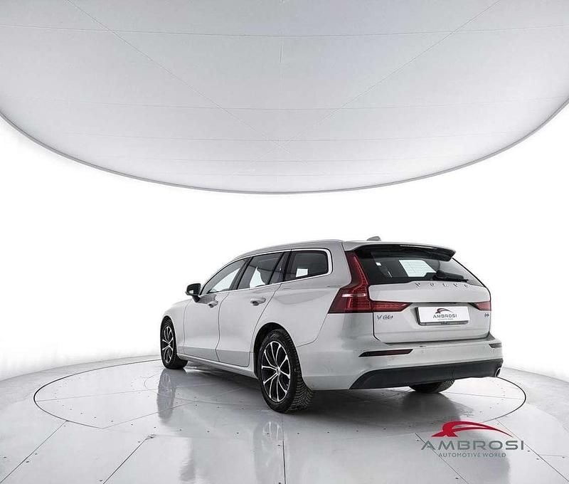 Usata Volvo V60 R-Design Momentum 150 CV (110 kW) 2020 Grigio Station wagon