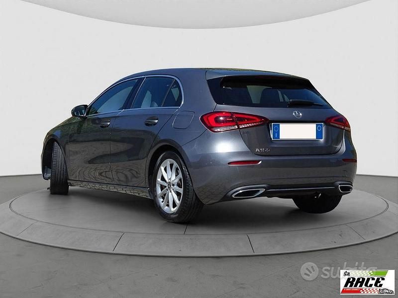 Usata Mercedes A160 110 CV (80 kW) 2019 Grigio chiaro Berlina