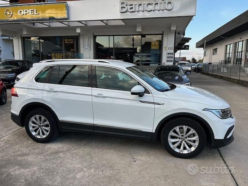Usata VW Tiguan Life 131 CV (96 kW) 2022 Bianco SUV
