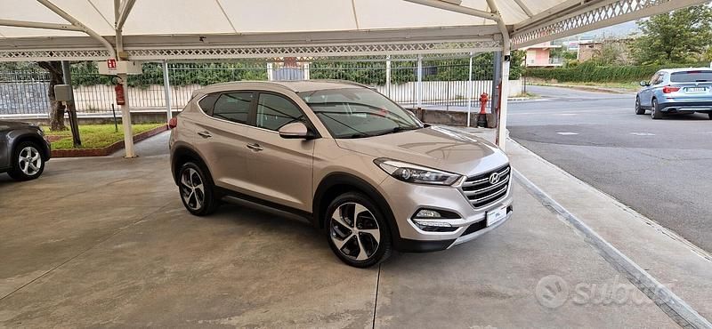 Usata Hyundai Tucson Xpossible 116 CV (85 kW) 2016 Grigio SUV