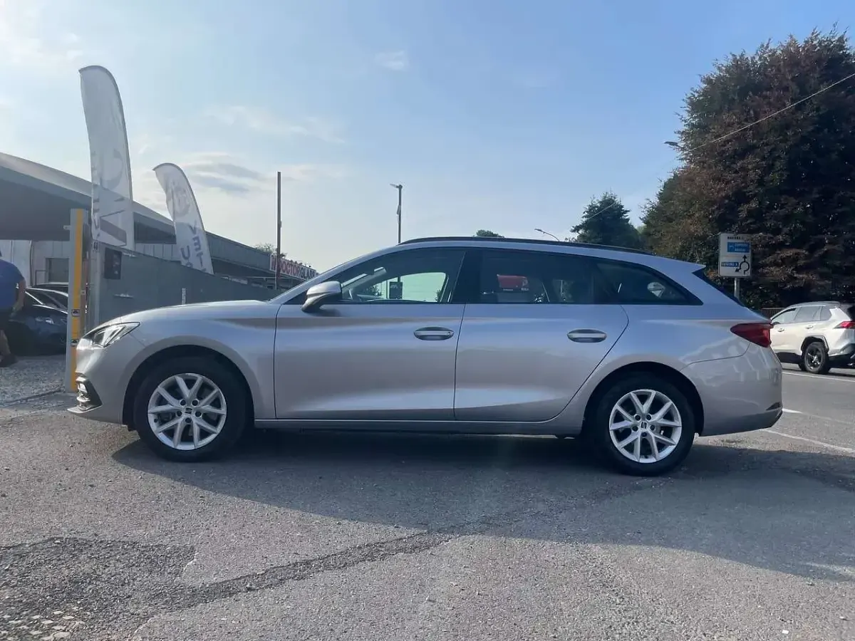 Usata Seat Leon Business 150 CV (110 kW) 2023 Argento Station wagon