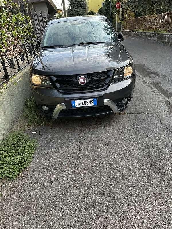 Usata Fiat Freemont Cross 170 CV (125 kW) 2015 Grigio SUV