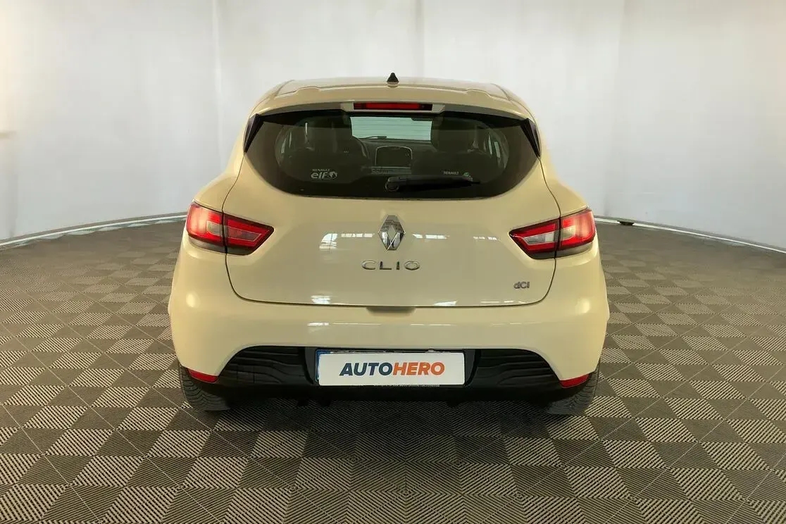 Usado Renault Clio IV Life 75 CV (55 kW) 2015 Beige Berlina