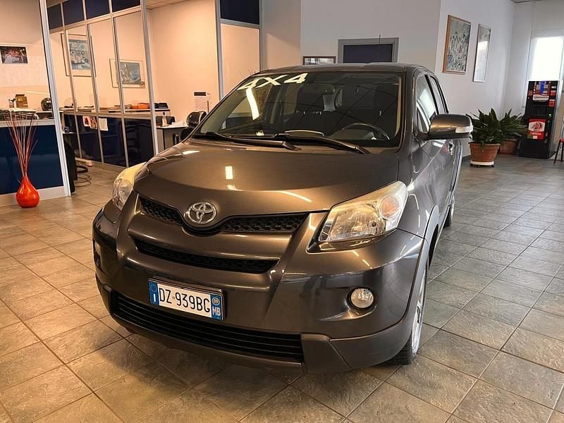 Grigio Usata 2009 Toyota Urban Cruiser Luxury Utilitaria | 7600 € (Buon prezzo) - Immagine 1/4