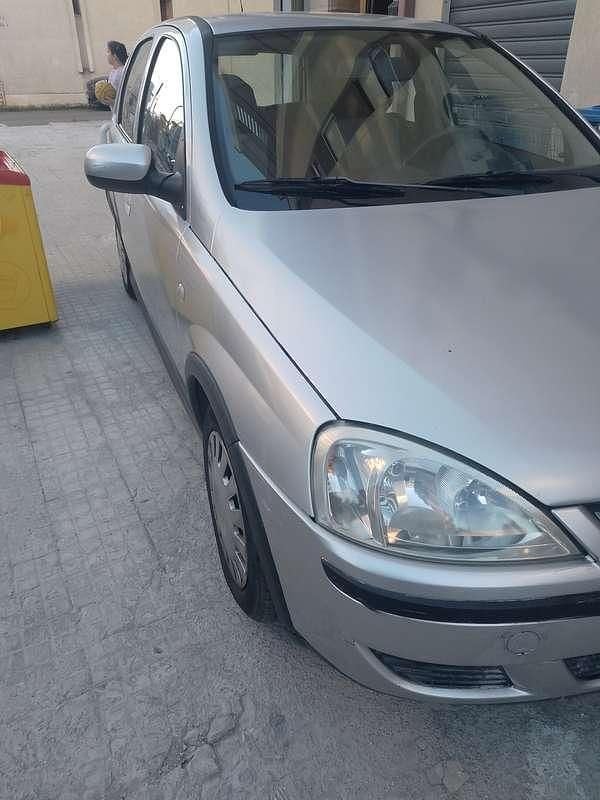 Usata Opel Corsa Swing 65 CV (47 kW) 2004 Berlina