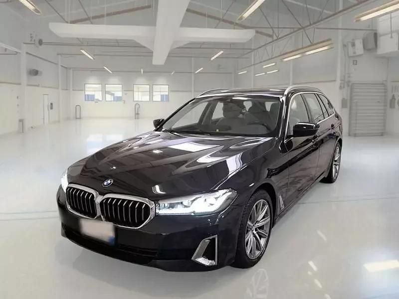 Nero Usata 2021 BMW 520 Luxury Line Station wagon | 28.400 € (Buon prezzo) - Immagine 1/4