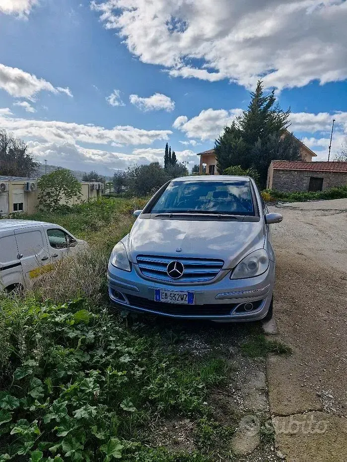 Usata Mercedes B200 140 CV (102 kW) 2008 Grigio Monovolume