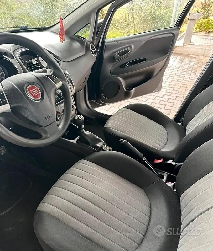 Usata Fiat Punto 77 CV (56 kW) 2018 Nero Utilitaria