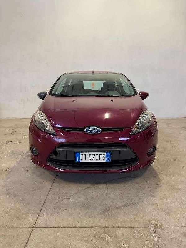 Usata 2001 Ford Fiesta Tre volumi | 2900 € (Molto cara) - Immagine 1/4