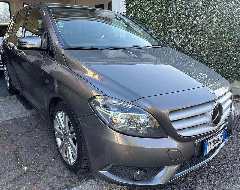 Usata Mercedes B180 Premium 109 CV (80 kW) 2013 Grigio Monovolume