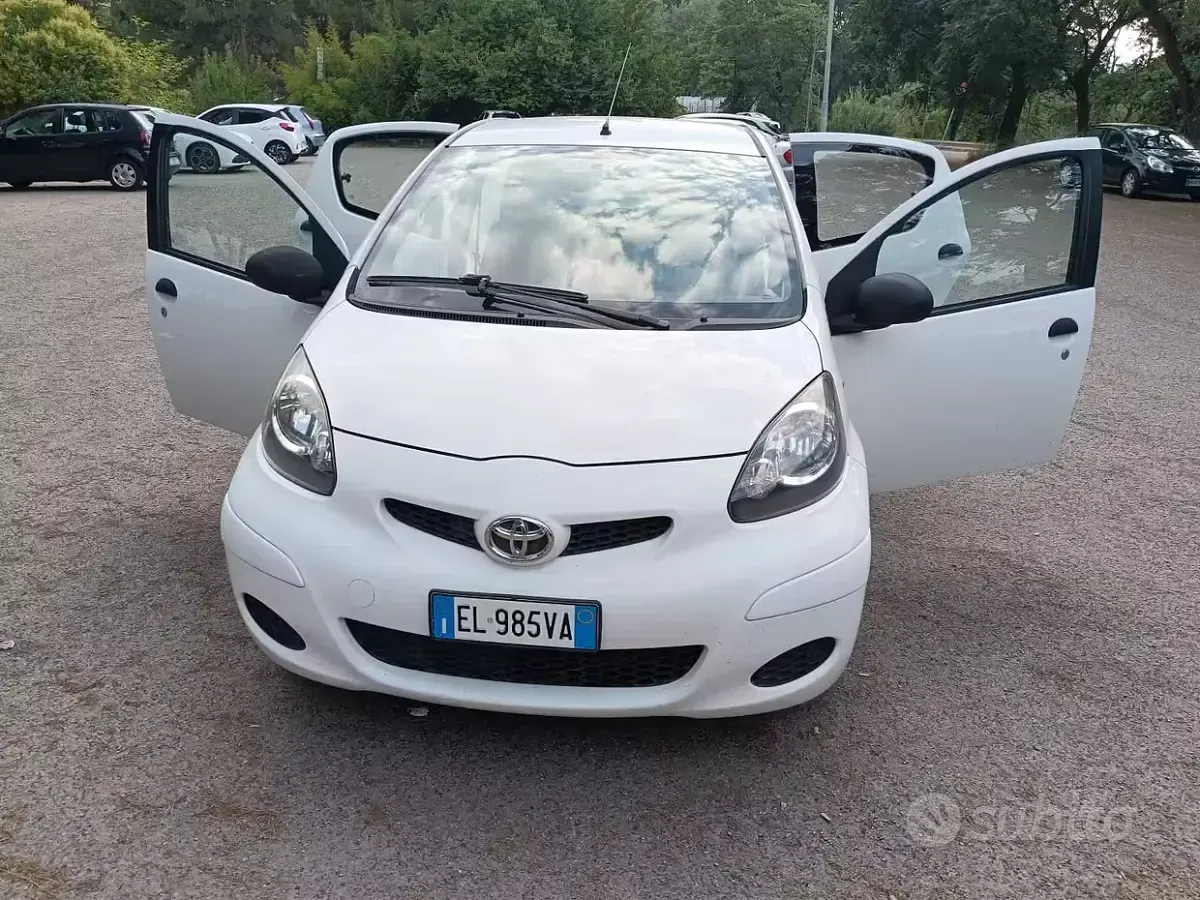 Usata Toyota Aygo Connect Style 68 CV (50 kW) 2012 Bianco Utilitaria
