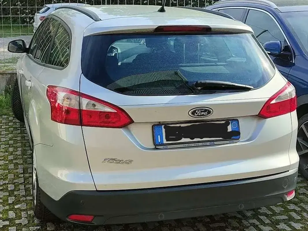 Usata Ford Focus 95 CV (69 kW) 2011 Argento Station wagon