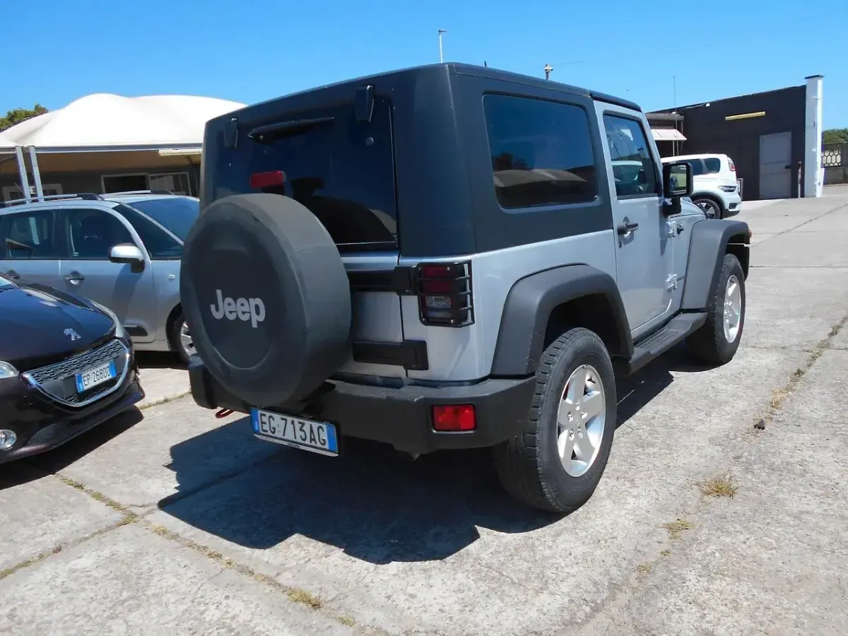 Usata Jeep Wrangler Sport 177 CV (130 kW) 2010 Argento SUV