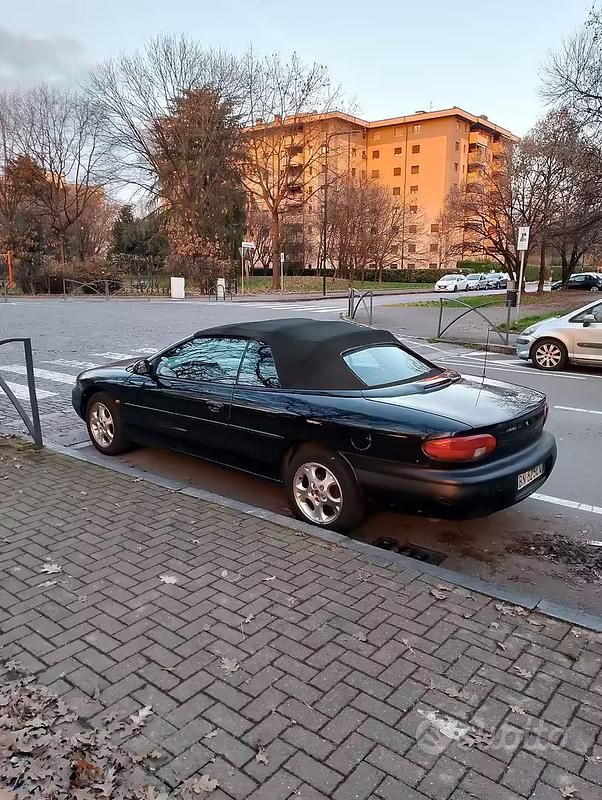 Usata Chrysler Stratus 133 CV (97 kW) 2000 Nero Cabrio