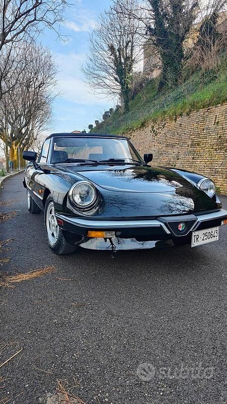 Usata Alfa Romeo Spider 125 CV (91 kW) 1987 Nero Cabrio