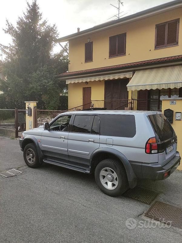 Usata Mitsubishi Pajero 115 CV (84 kW) 2004 Grigio SUV