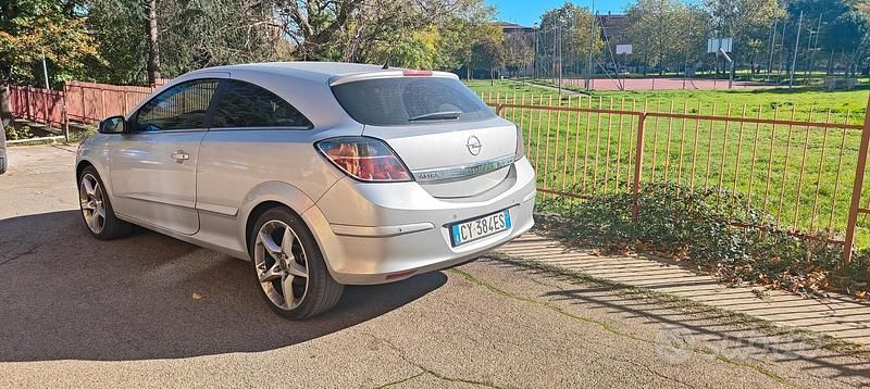 Usata Opel Astra GTC 150 CV (110 kW) 2006 Grigio Coupé