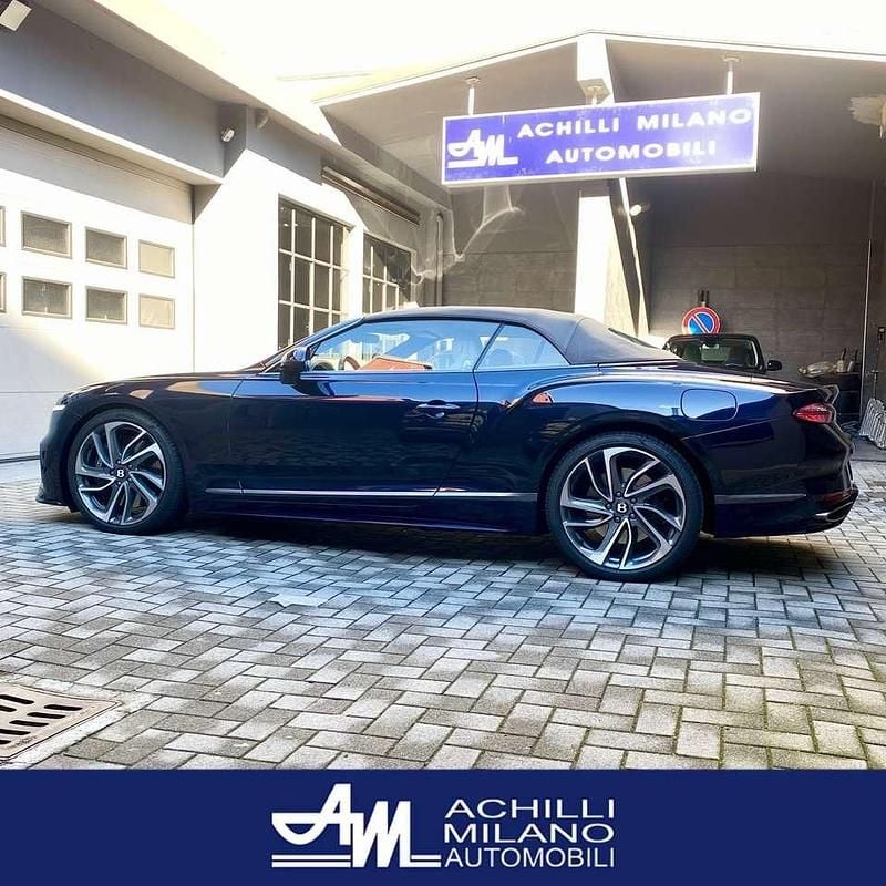 Usata Bentley Continental 600 CV (441 kW) 2025 Marrone Cabrio