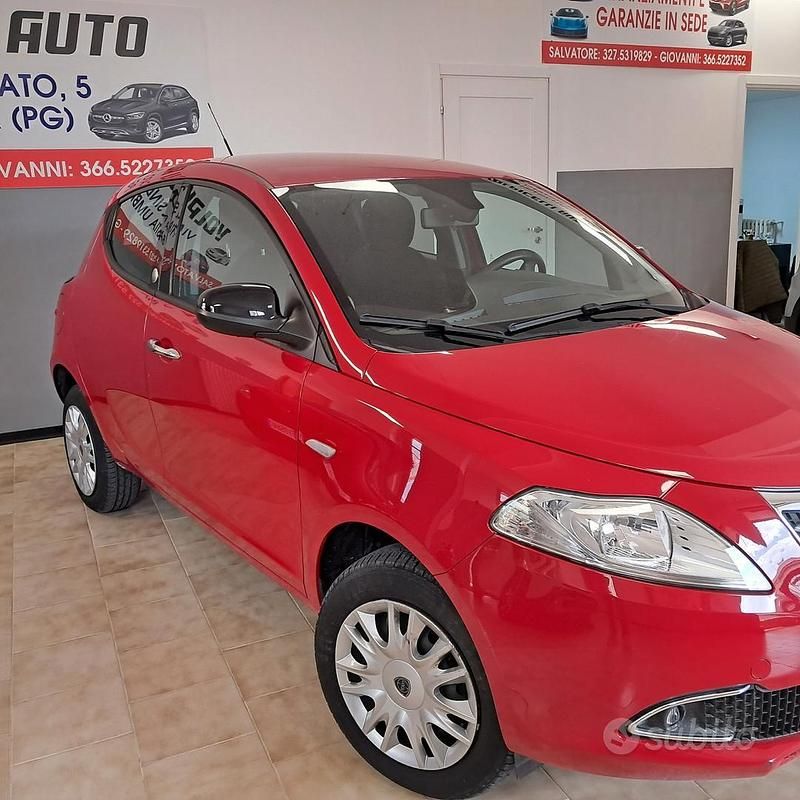 Usata Lancia Ypsilon 85 CV (62 kW) 2015 Rosso Utilitaria