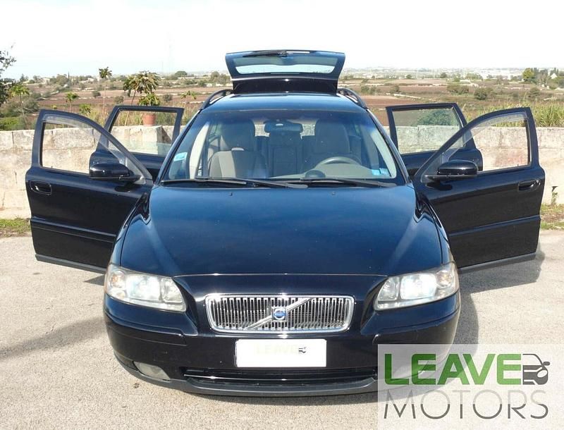 Usata Volvo V70 Momentum 163 CV (119 kW) 2005 Nero Station wagon
